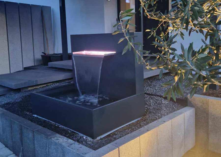 Wasserfall mit LED Beleuchtung