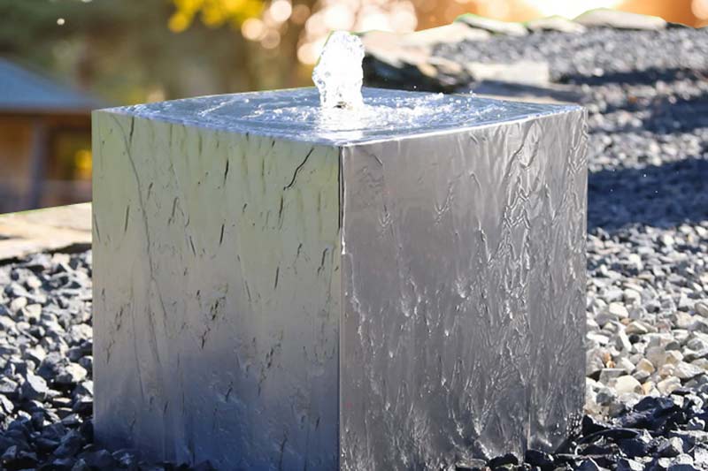 Wasserkubus aus Edelstahl