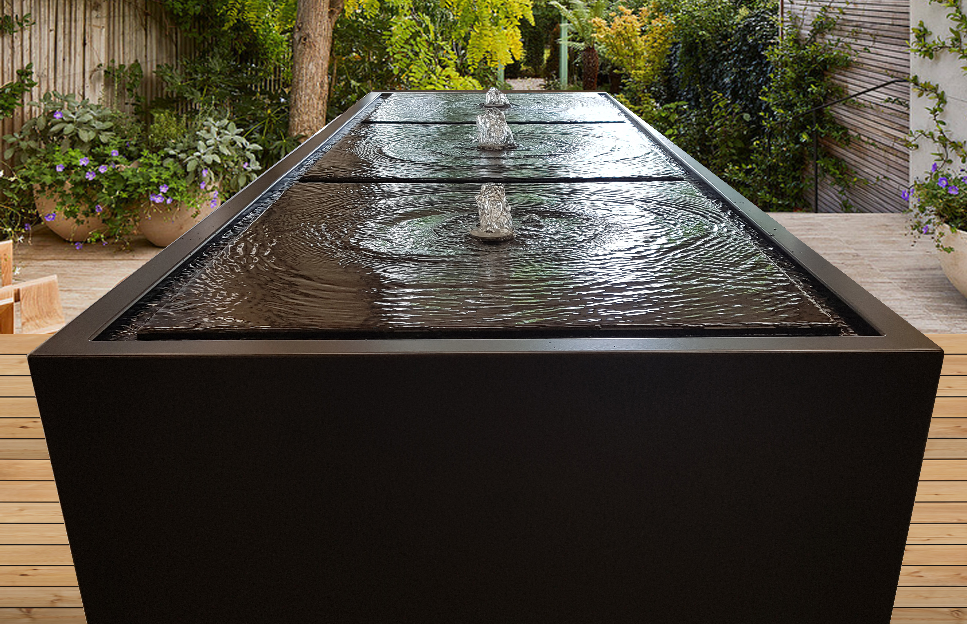 Wassertisch im Garten